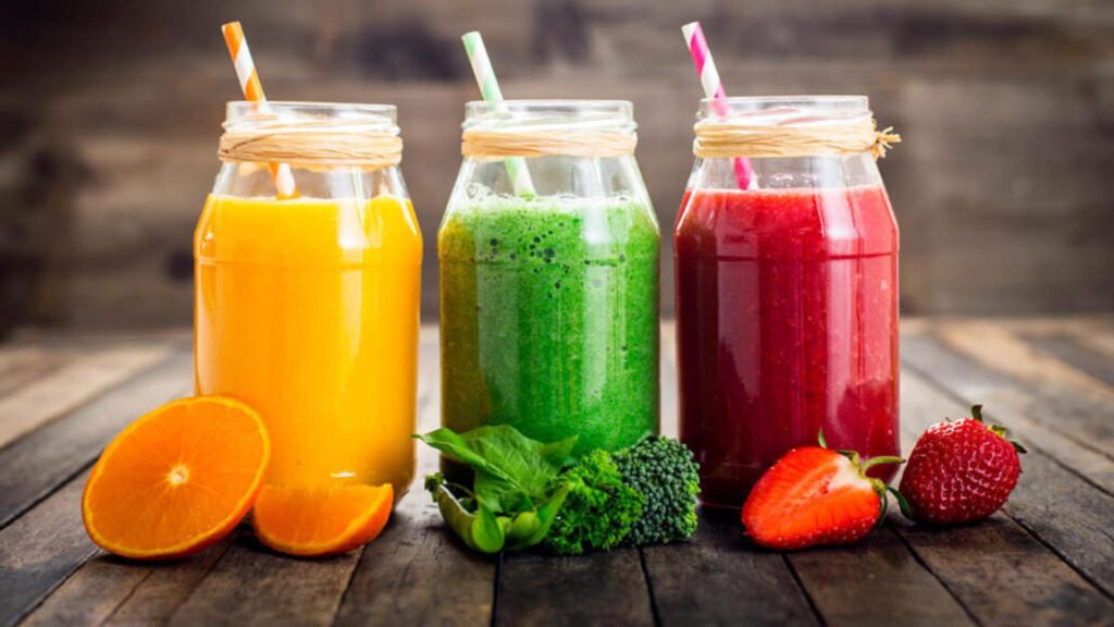 Cómo hacer jugos detox en casa: recetas y beneficios
